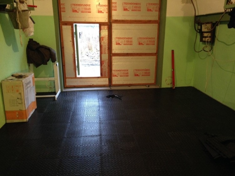 Самостоятельный монтаж напольного покрытия в гараже